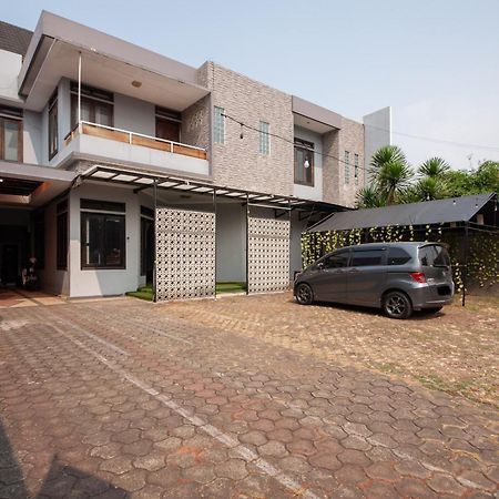 Reddoorz Plus Near Kelapa Dua Kebon Jeruk Jakarta Exterior foto