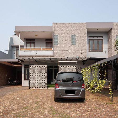 Reddoorz Plus Near Kelapa Dua Kebon Jeruk Jakarta Exterior foto