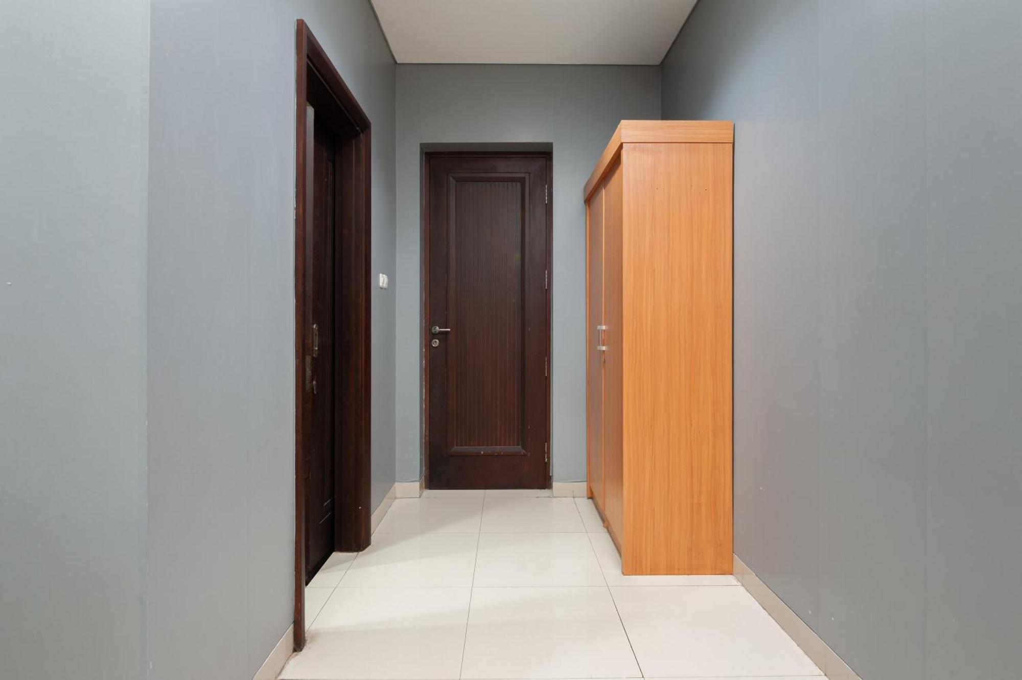 Reddoorz Plus Near Kelapa Dua Kebon Jeruk Jakarta Exterior foto