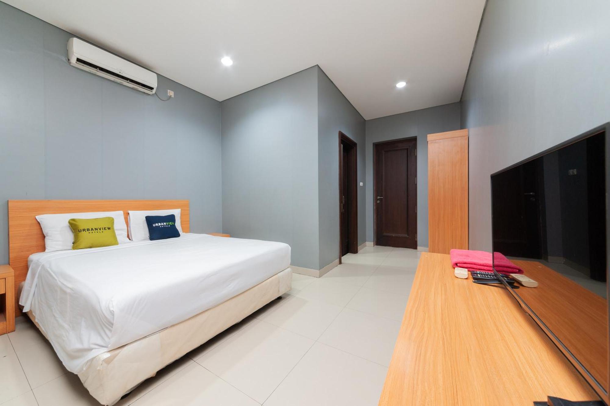 Reddoorz Plus Near Kelapa Dua Kebon Jeruk Jakarta Exterior foto