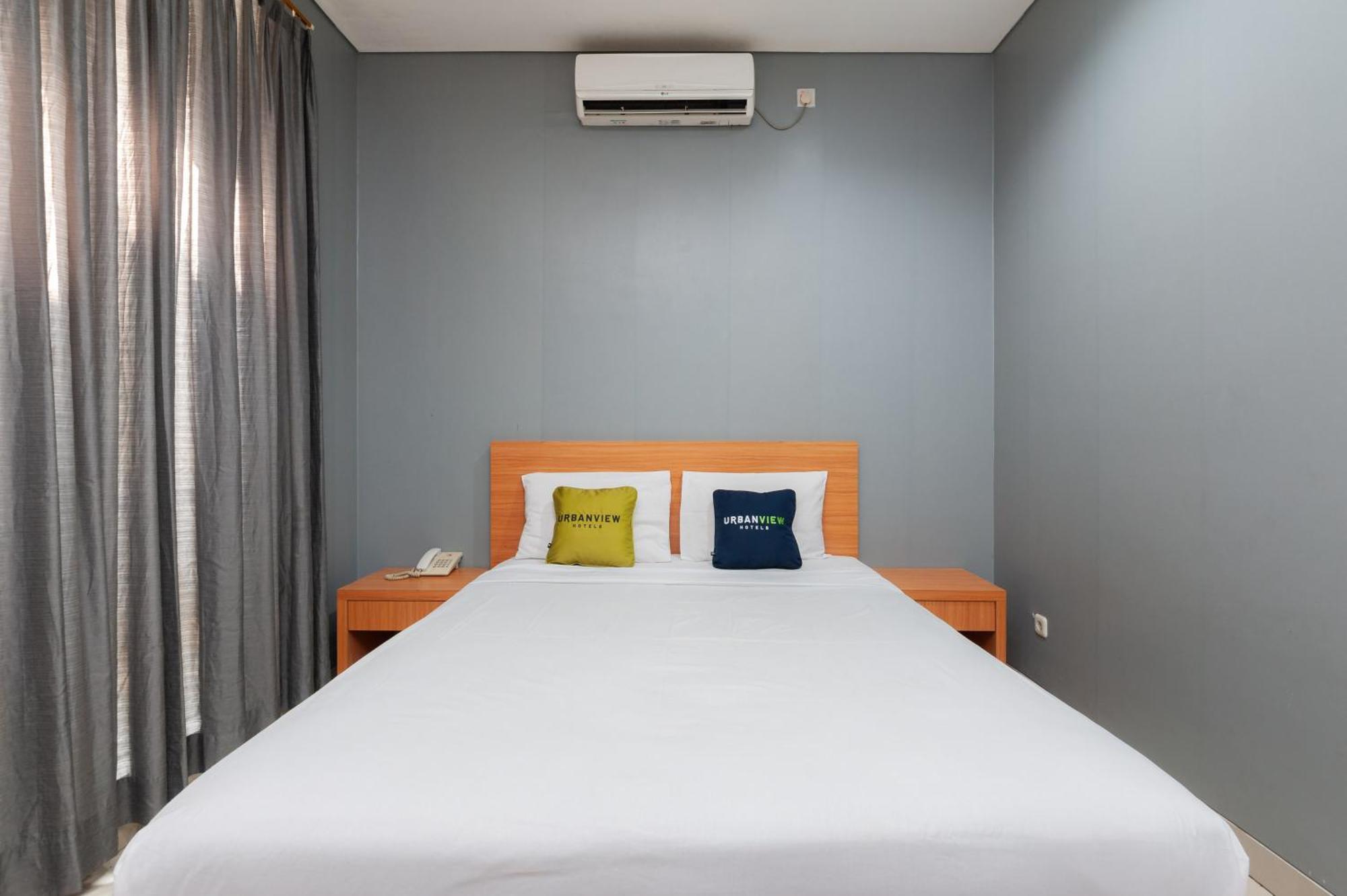 Reddoorz Plus Near Kelapa Dua Kebon Jeruk Jakarta Exterior foto