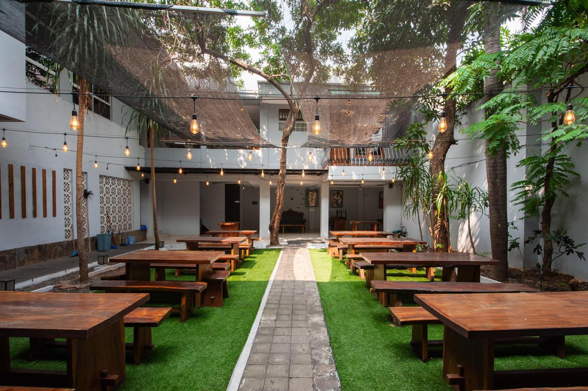 Reddoorz Plus Near Kelapa Dua Kebon Jeruk Jakarta Exterior foto