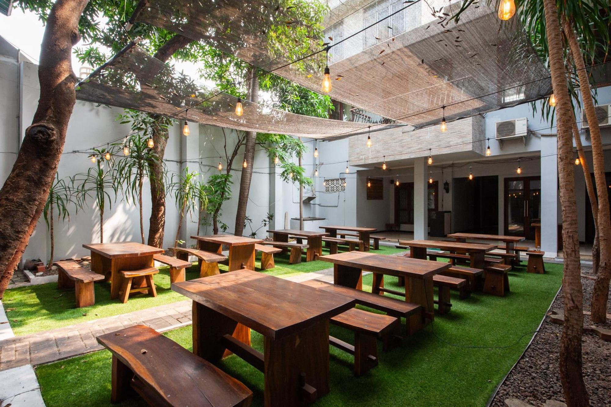 Reddoorz Plus Near Kelapa Dua Kebon Jeruk Jakarta Exterior foto