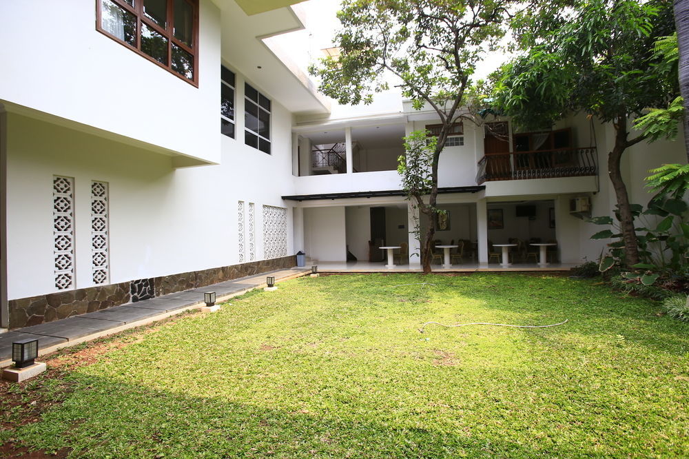 Reddoorz Plus Near Kelapa Dua Kebon Jeruk Jakarta Exterior foto