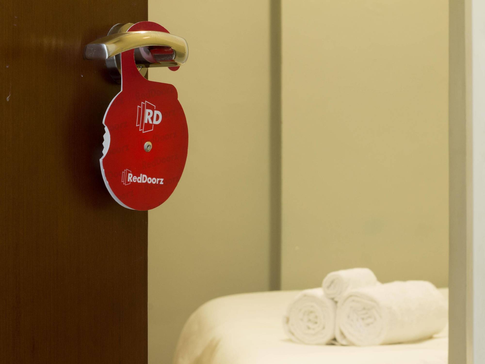 Reddoorz Plus Near Kelapa Dua Kebon Jeruk Jakarta Exterior foto